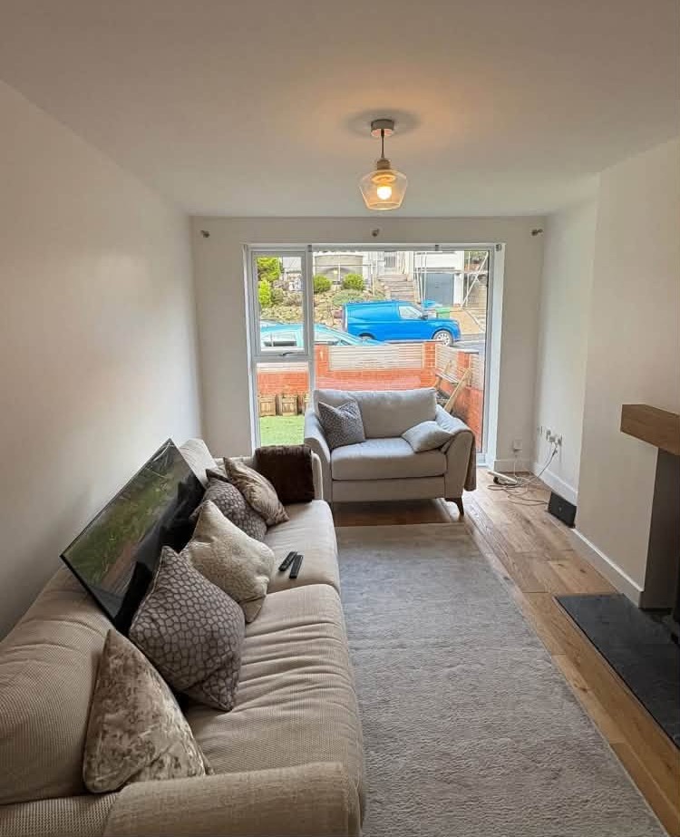 Through lounge finished in white